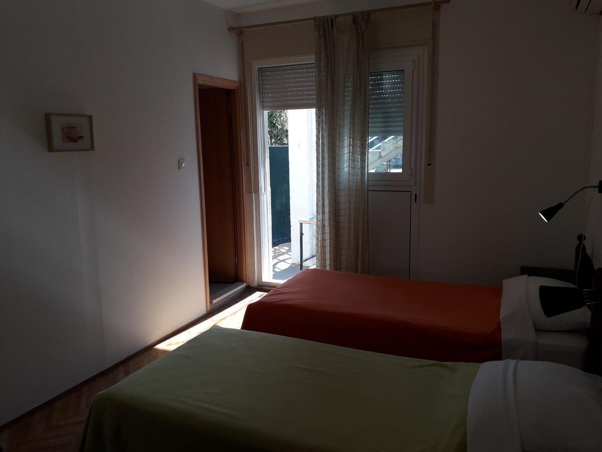 Basil Apartments And Rooms Betina  Buitenkant foto